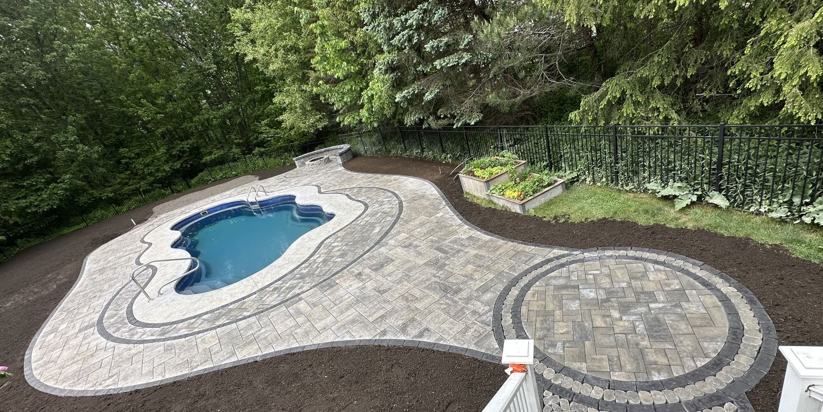 pool-paver-patio-firepit-scarburough-ME-1 pool-patio-paver-stonework